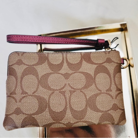 Coach boxed Signature Canvas Wallet Wristlet Tan/Red with Signature Logo NEW - Picture 2 of 5
